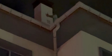 Babasıyla tartışıp, intihar için çatıya çıkan vatandaşı ekipler vazgeçirdi