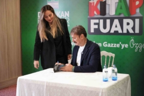 Bahçelievler Belediye Başkanı Hakan Bahadır söyleşi ve imza günü yaptı