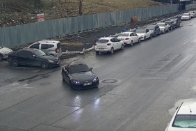 Bahçelievler’de trafik saatinde drift dehşeti kamerada