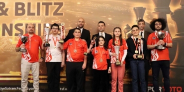 Bakan Bak’tan dünya şampiyonu olan milli satranççılara tebrik mesajı