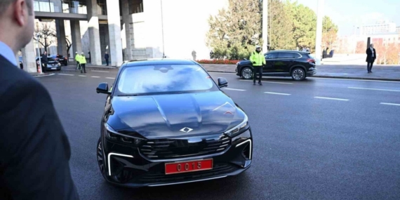 Bakan Kacır bütçe görüşmelerine Togg T10F ile geldi