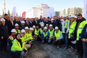 Bakan Kurum: "Son tuğlalarımızı koyuyor, son çivilerimizi çakıyoruz"