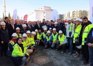 Bakan Kurum: "Son tuğlalarımızı koyuyor, son çivilerimizi çakıyoruz"