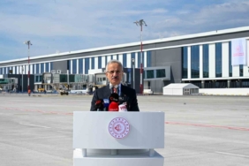 Bakan Uraloğlu: "Her gün ortalama yaklaşık 9 stadyum dolusu yolcu havayolu ile seyahat etti"