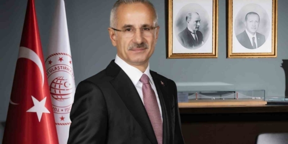 Bakan Uraloğlu: "Turuncu ekiplerimiz kar yağışının etkili olduğu güzergahlarda 7 gün 24 saat görev başında"