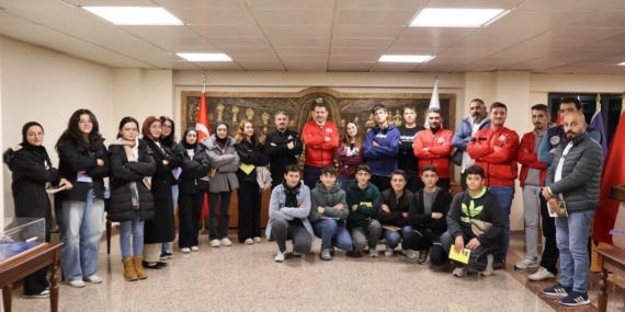 Bakan Yardımcısı Ayhan, Bayburtlu gençleri bakanlıkta ağırladı