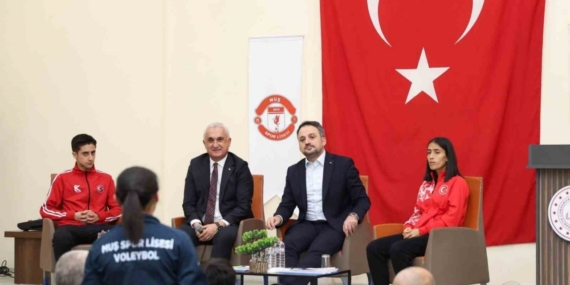 Bakan Yardımcısı Eminoğlu, Muş’ta sporun geleceğini gençlerle konuştu