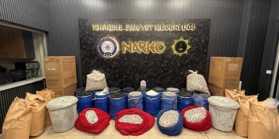 Bakan Yerlikaya: "İstanbul ve İzmir’de gerçekleştirilen uyuşturucu operasyonlarında 6 milyon 958 bin adet uyuşturucu hap ele geçirildi"