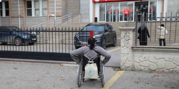 Bankaya olan borcu sebebiyle engelli vatandaşın aracı haciz edildi