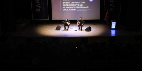 BARÜ’de "Akademik Giysi ve Akademik Performans Ödül Töreni" gerçekleştirildi