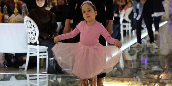 Başını dahi kontrol edemiyordu, bale gösterisi yapmaya başladı