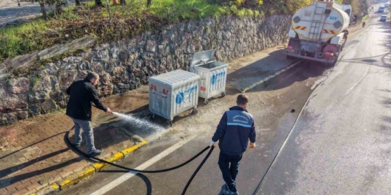Başiskele’de cadde ve sokaklarda temizlik çalışması yürütülüyor