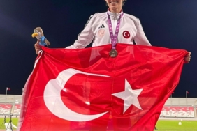 Başkan Albayrak, Türkiye rekoru kıran Eskişehirli sporcuyu kutladı