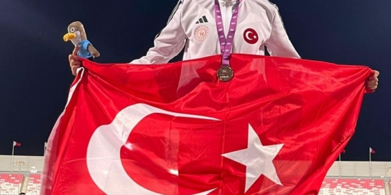 Başkan Albayrak, Türkiye rekoru kıran Eskişehirli sporcuyu kutladı