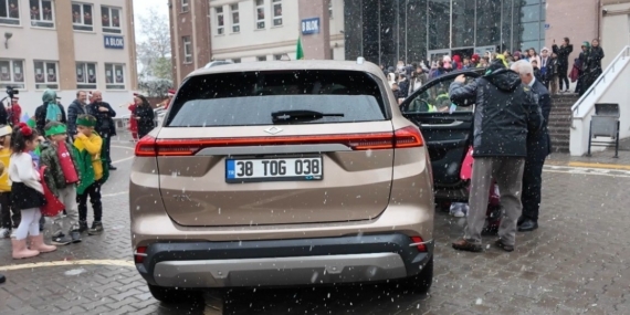 Başkan Büyükkılıç’ın Togg’u, Yerli Malı Haftası’nda öğrencilerle buluştu