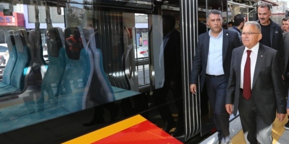 Başkan Büyükkılıç’tan 1 yılda 90 saat ücretsiz tramvay hizmeti