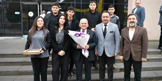 Başkan Büyükkılıç’tan lise öğrencilerine ’kariyer’ ve ’gelecek’ tavsiyeleri