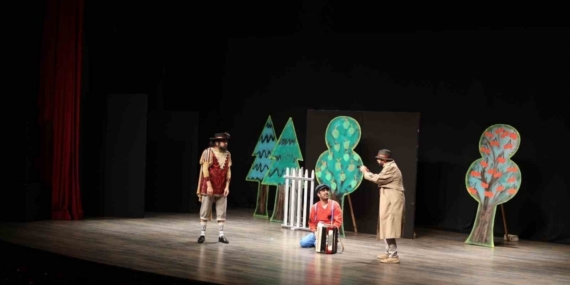 Başkan Çerçioğlu, çocukları tiyatro ile buluşturdu