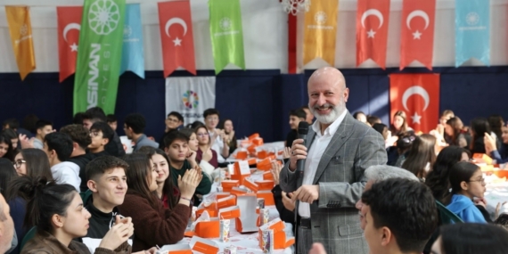 Başkan Çolakbayrakdar: "Güçlü Türkiye’nin temeli donanımlı gençliktir"