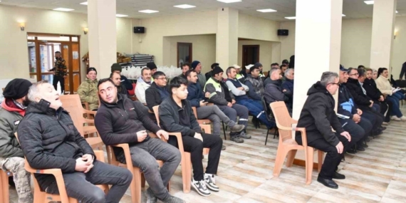 Başkan Karabacak’tan personele yeni yıl kutlaması ve yılbaşı hediyesi