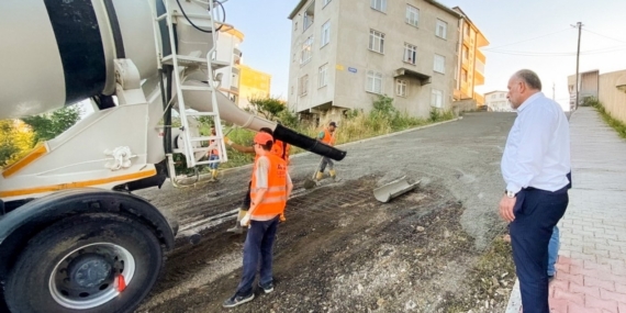 Başkan Sandıkçı: "2025 yılında ilçeye 27,8 kilometre yeni beton yol kazandırdık"