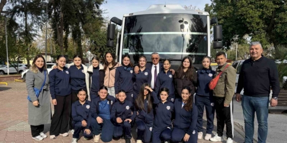 Başkan Topaloğlu’ndan voleybolculara moral desteği