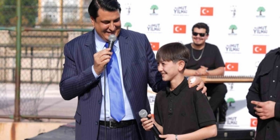 Başkan Yılmaz gençlerle bir arada