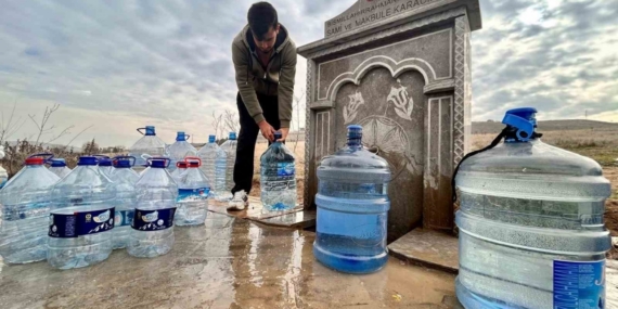 Başkentte su kesintisi yaşayan vatandaşlar ihtiyaçlarını çeşmeden gideriyor