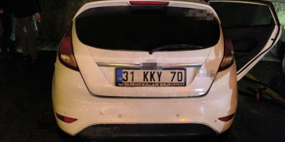 Batman’da park halindeki otomobil yandı