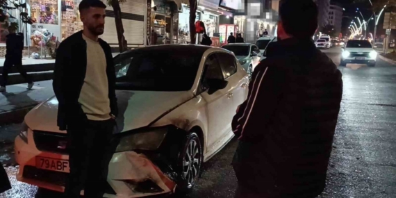 Batman’da seyir halindeki otomobil alev aldı