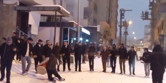 Batman’da yıllar sonra gelen kar sevinci: Davul zurna, halay ve kızak keyfi