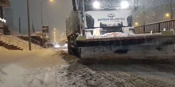 Batman’da yoğun kar yağışı sürücülere zor anlar yaşattı