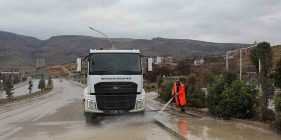 Battalgazi Belediyesi’nden Pınarbaşı Göleti çevresinde detaylı temizlik