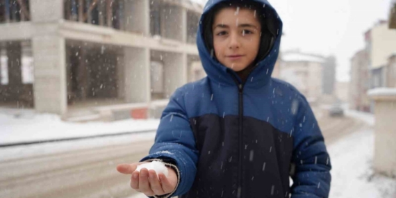 Bayburt güne kar yağışıyla uyandı: Kent beyaza büründü