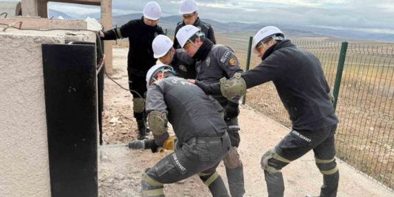 Bayburt’ta Çevik Kuvvet personeline enkazda arama kurtarma eğitimi