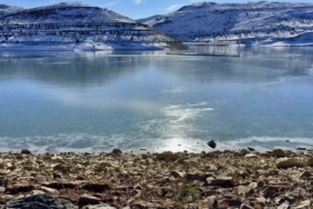Bayburt’ta gölet buz tuttu, soğuk hava etkisini artırdı