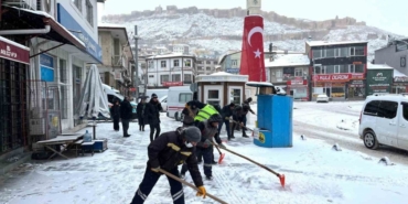 Bayburt’ta karla mücadele sürüyor