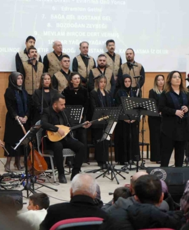 Bayburt’ta öğretmenlerden türkü ziyafeti