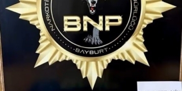 Bayburt’ta uyuşturucu operasyonu: İranlı şahsın mide ve bağırsağında 571 gram metamfetamin çıktı