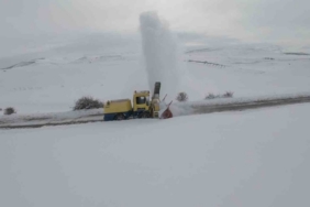 Bayburt’un köy yollarında karla mücadeleye başlandı