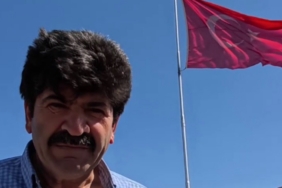 "Bayrak Adam"ın vatan sevdası: Her tepeye bir bayrak