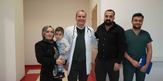 Bebeğin yuttuğu mıknatıslar bağırsak delinmesine neden oldu