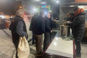 Belediyeden fabrika işçilerine sıcak çorba