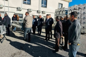 Besni’de 84 yetiştiriciye otomatik yemlik dağıtıldı