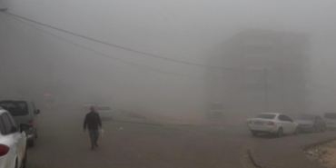 Besni’de yoğun sis ve sağanak yağış hayatı olumsuz etkiledi