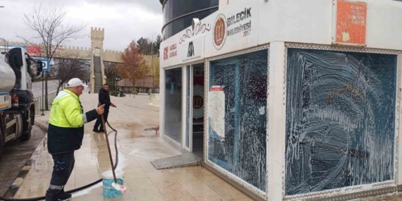 Bilecik’te kent genelinde durak temizliği seferberliği