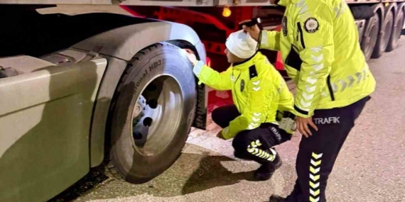 Bilecik’te kış lastiği denetimleri sürüyor