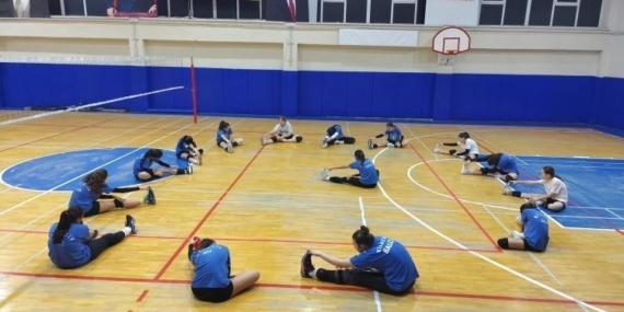 Bilecik’te spor okullarında voleybol antrenmanları sürüyor