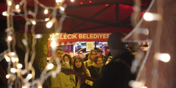 Bilecik’te yeni yıl coşkusu Sanat Sokağı’nda konserlerle yaşanıyor