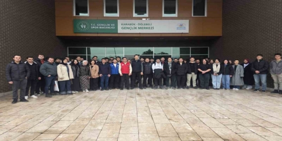 Bilişim Teknolojileri MYO öğrencileri Gençlik Merkezi’nde incelemelerde bulundu